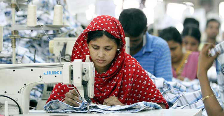 বিশ্ববাজারে তৈরি পোশাকের চাহিদা ও দর কমছে